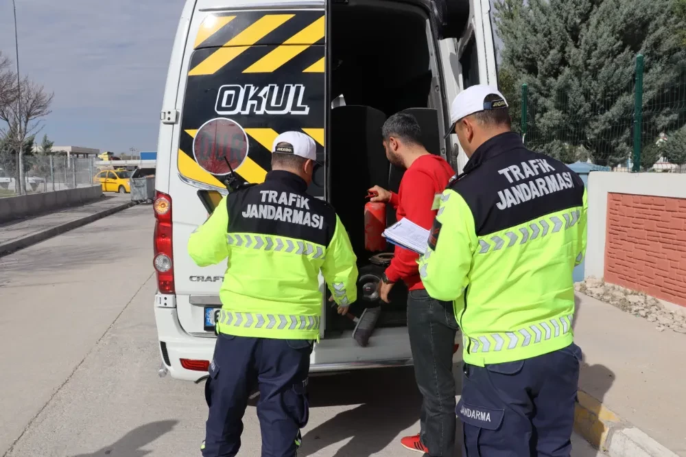 Aksaray Jandarma Komutanlığı Okul Servislerini Denetledi