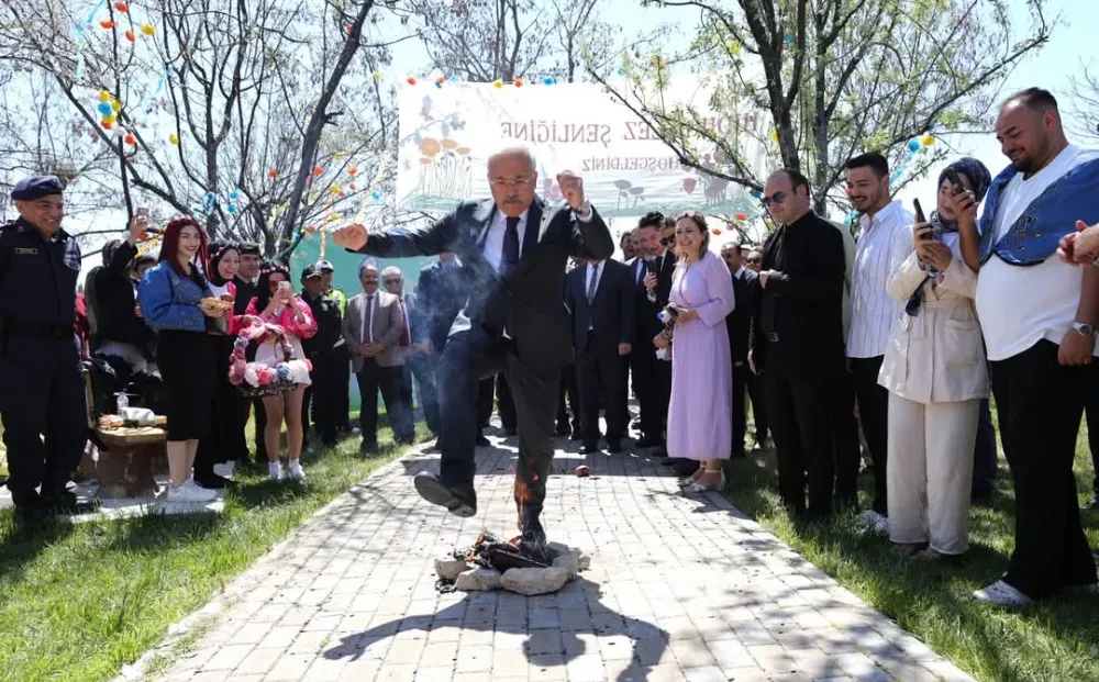 Vali Kumbuzoğlu, Bahar Şenliklerinde Gençlerle Buluştu: “Eğlenmek de Başarının Bir Parçasıdır”