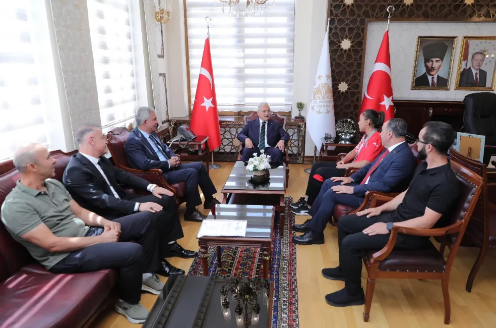 Şampiyon sporcudan Vali Kumbuzoğlu’na Ziyaret