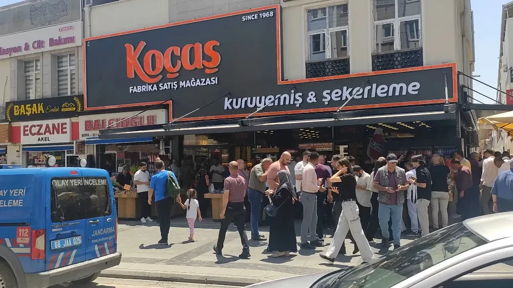 Koçaş Kuruyemiş Yeni Yerinde Aşure İkramı Gerçekleştirdi