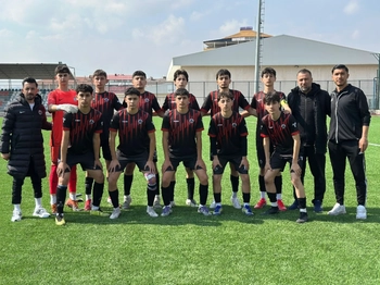 68 AKSARAY BELEDİYESPOR U15 TAKIMININ ŞAMPİYONLUK SEVİNCİ