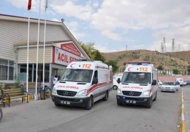 3 Yaşındaki çocuğa oto çarptı sürücüsü kaçtı.