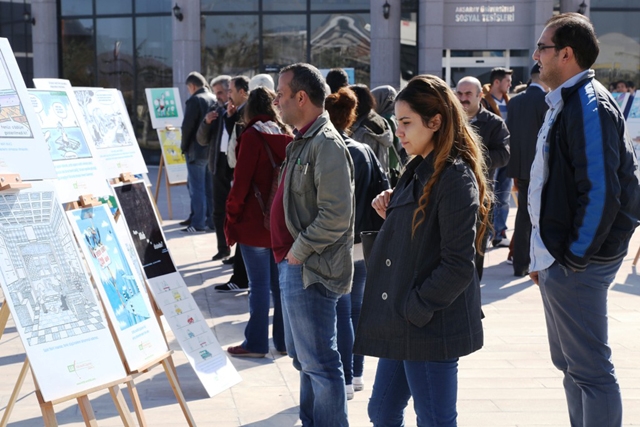 7 Renk Düşünce Topluluğu Karikatür Sergisi Açtı 