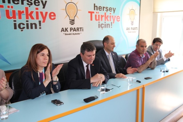 AK Parti il binasında bayramlaştı