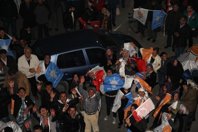 AK Parti kutlamalara başladı