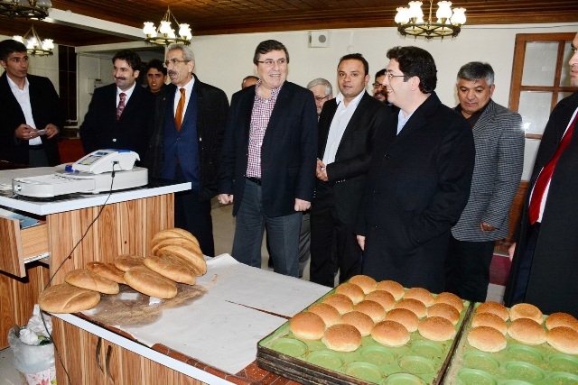 Ak Parti Sakarya Milletvekili Üstün, Somuncu Baba`ya Hayran Kaldı