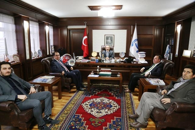 AKMÜB YÖNETİMİ AKSARAY ÜNİVERSİTESİ REKTÖRÜ MUSTAFA ACAR`I ZİYARET ETTİ