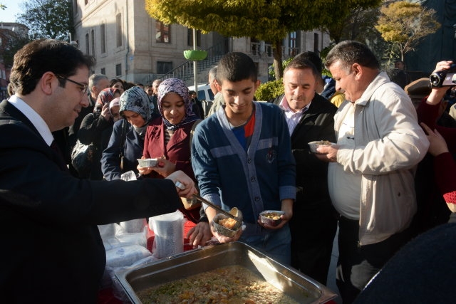 Aksaray Belediyesi Binlerce Kişiye Aşure Dağıttı