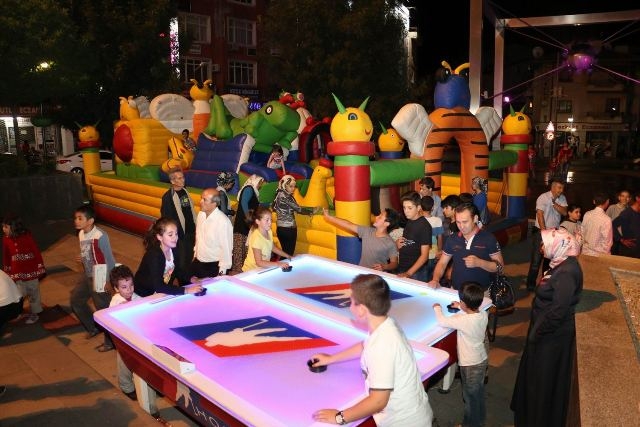 Aksaray Belediyesi çocukları eğlendiriyor