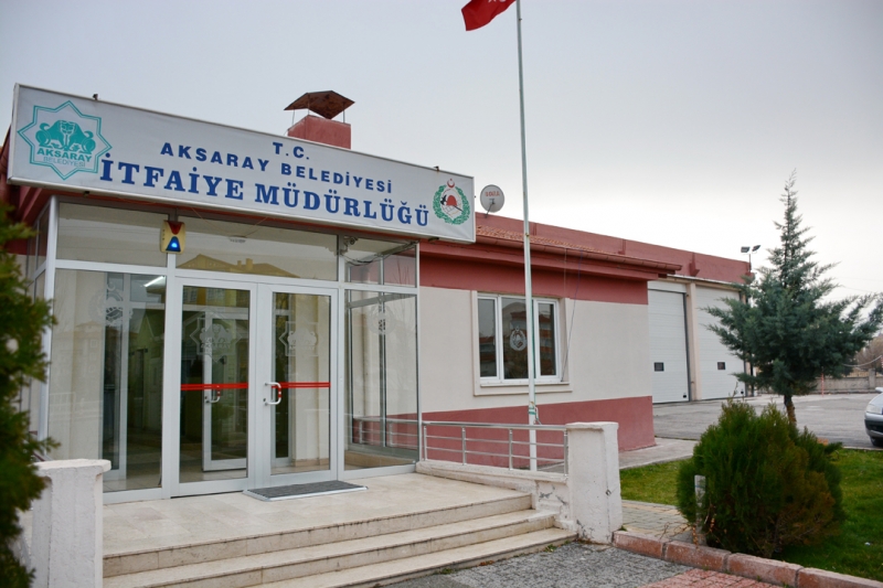 AKSARAY BELEDİYESİ İTFAİYESİNİN GARAJ KAPILARI YENİLENDİ