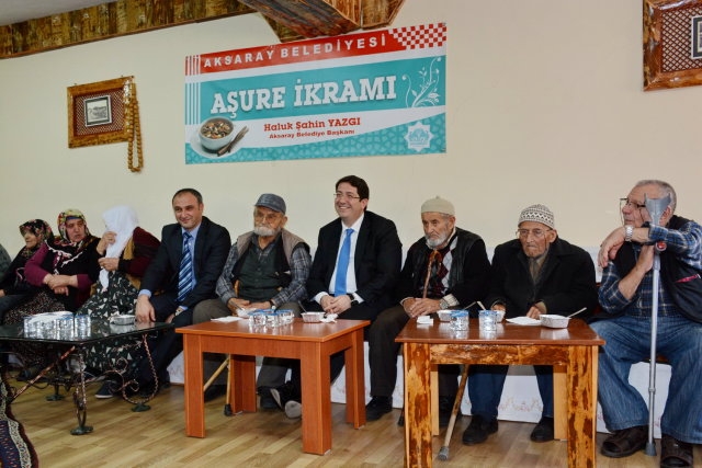 Aksaray Belediyesi`nden Huzurevinde Aşure İkramı 