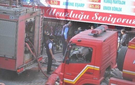 Aksaray da Bir AVM de çıkan yangın korkuttu