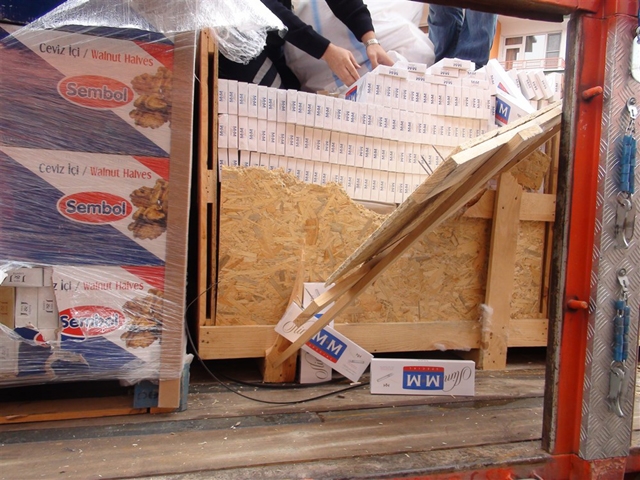 Aksaray Polis`i 62.298 Paket Kaçak Sigaraya el koydu