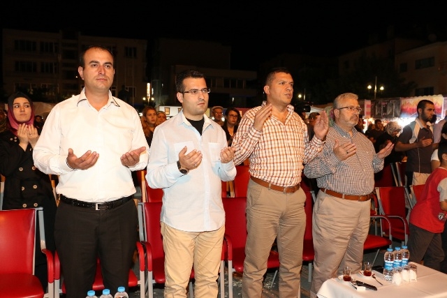 Aksaray`da eller Gazze için semaya açıldı
