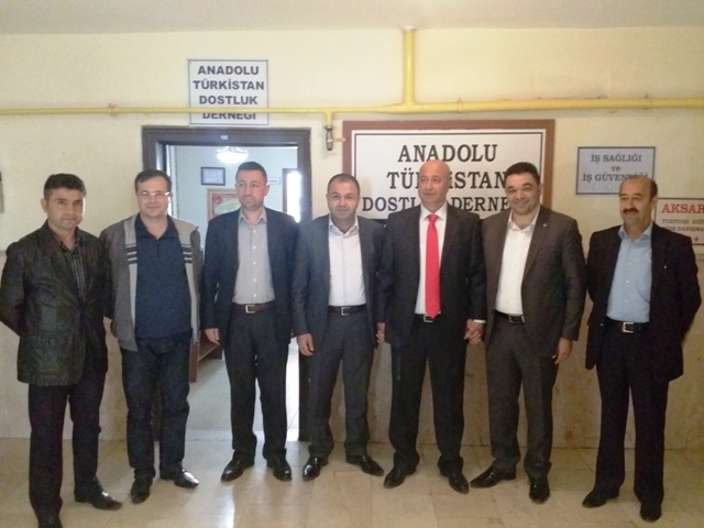 Anadolu Türkistan Dostluk Derneği`nden Koçaş`a plaket
