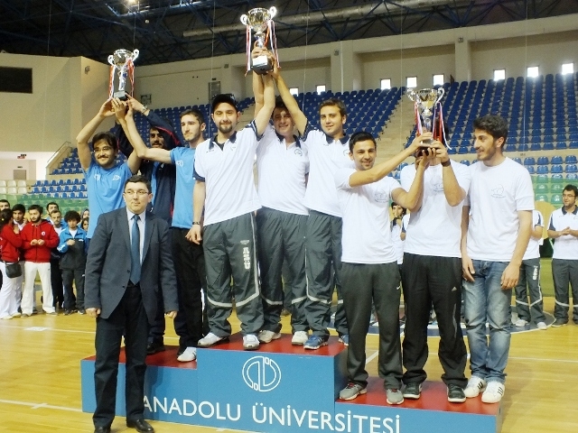 ASÜ`lü sporcular 4 Türkiye rekoru kırdı