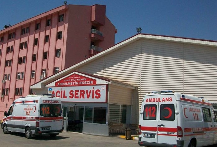 Barakayı yıkmak isterken göçük altında kaldı