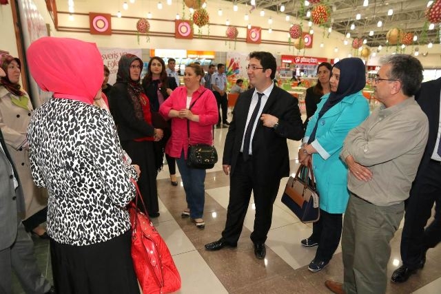 Başkan Yazgı, AKMEK`in yeni sergi salonundaki tadilat çalışmalarını inceledi