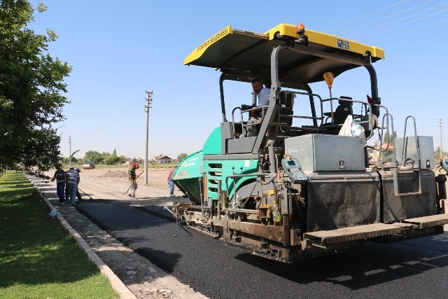 Belediye OSB`ye giden 5 Km`lik yolu asfaltlıyor