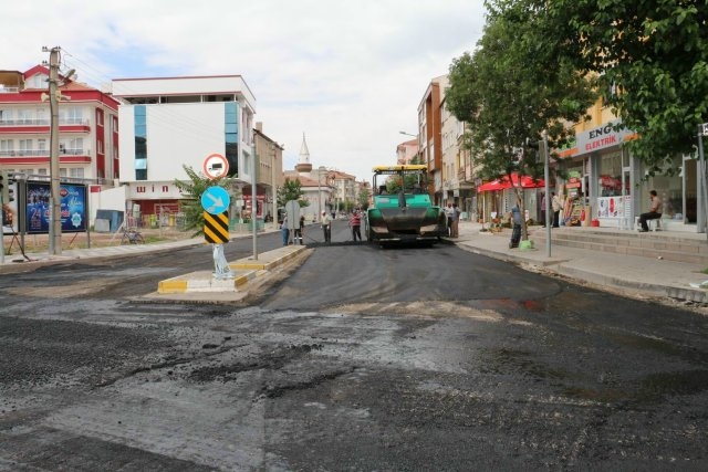 Coğlakı Yolunu Bir Gecede Asfaltlayıp Hizmete Sundular 