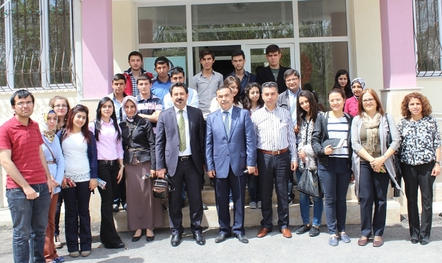Eğitim Fakültesi heyeti lise bilim şenliklerini inceledi