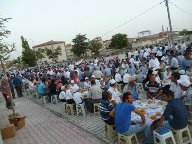 Eskil Belediyesi 1500 kişiye İftar verdi