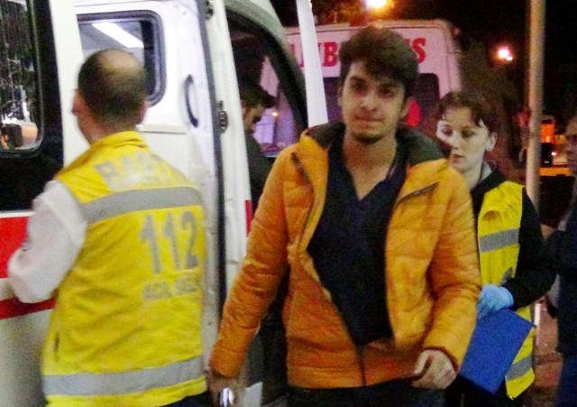 Gençlerin kavgasında kan aktı