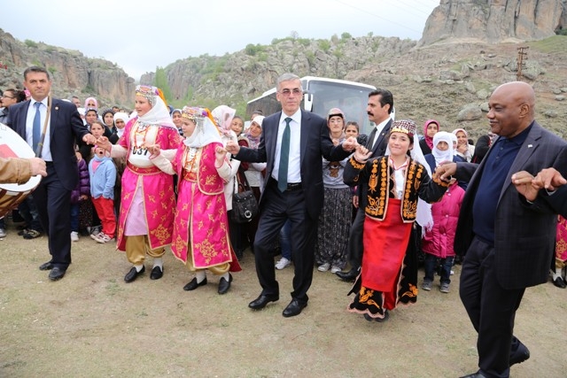 Güzelyurt`ta hıdrellez büyükelçilerle kutlandı