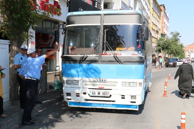Halk otobüsleri denetliyor