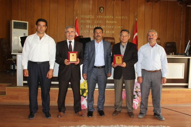 İGM Başkan ve İl Özel İdaresi Genel Sekreterine Teşekkür Plaketi