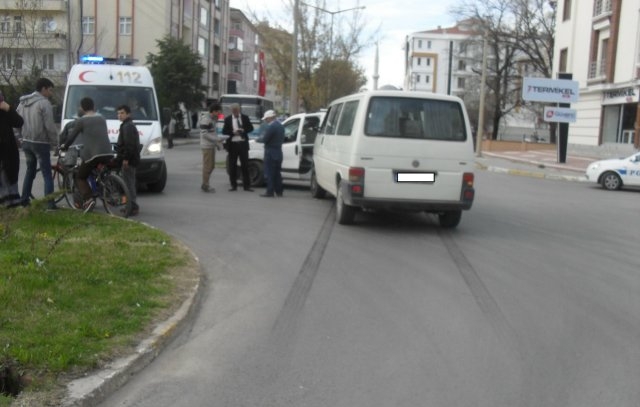 İki ayrı trafik kazasında, iki kişi yaralandı 