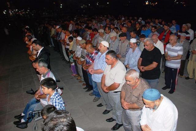 İsrail`in Gazze`ye yönelik saldırıları, AGD üyelerince protesto edildi