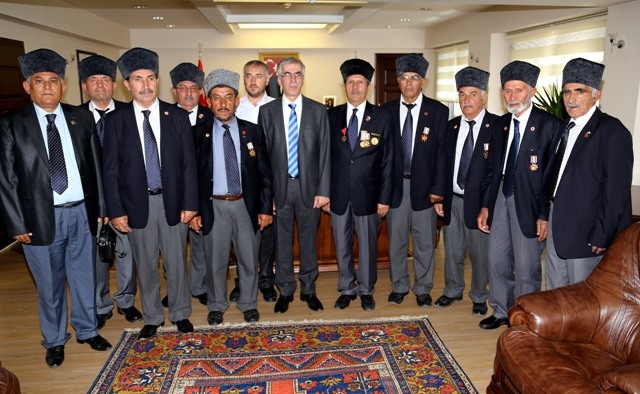 Kıbrıs Gazileri Vali Ataklı`yı ziyaret etti