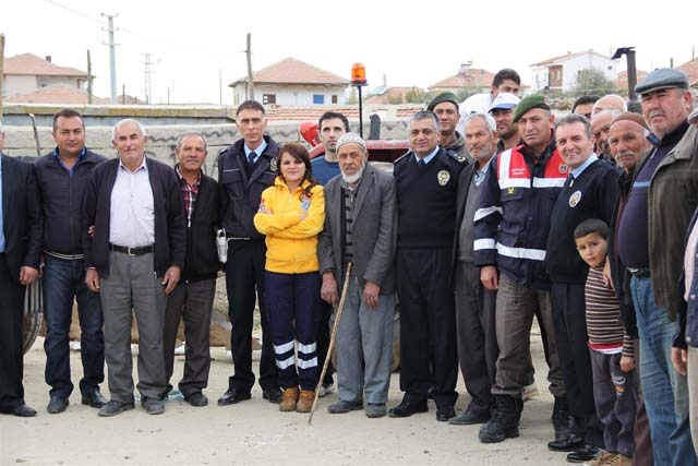 Köy ve kasabalarda tarım araçlarının güvenli kullanımı anlatıldı