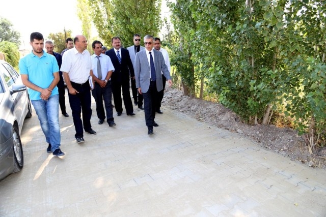Köylerde kilitli parke taşı uygulamaları devam ediyor
