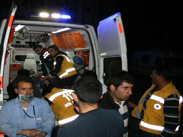 Küçük Bölcek`te 8 kişi ölümden döndü