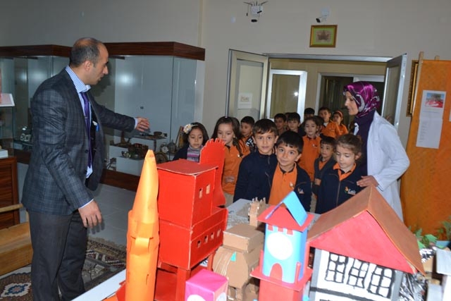 Lale`de Miniatürk sergisi yapıldı.