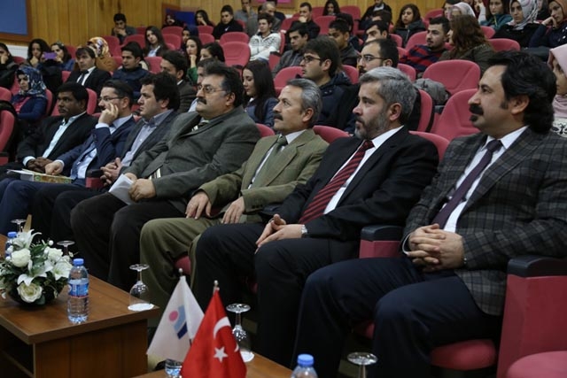 MEVLANA FİLOZOFLUKLA SUFİLİĞİ HARMANLAMIŞTIR 