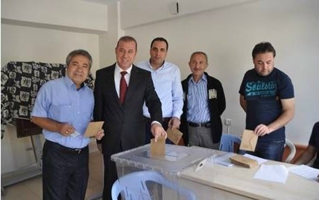 Önder Yıldız Aksaray Veteriner Hekimler Odası başkanlığına seçildi