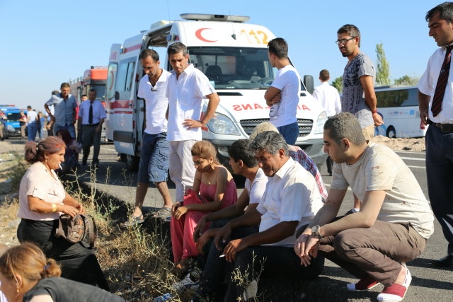 Otobüs Devrildi 7 Kişi Öldü 44 Kişi Yaralandı