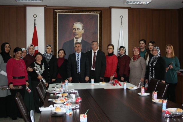 Özel İdare Genel Sekreterinden Dünya Kadınlar Günü Jesti