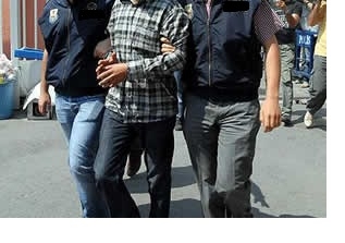           Polis`e Mukavemet ve silahla yaralamadan 2 kişi yakalandı