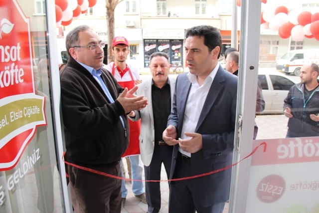 Samsat çiğköfte dualarla açıldı