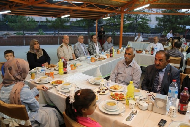 Vali Ataklı şehit aileleri ve gazilerle iftar yaptı