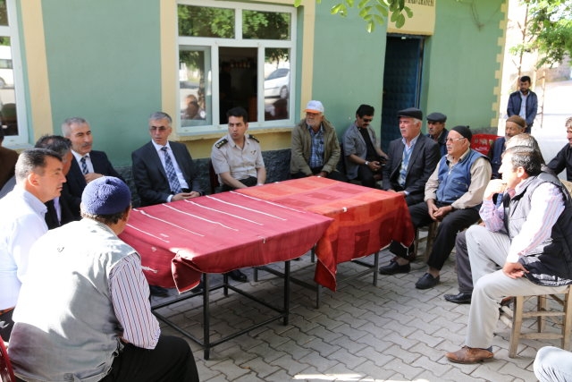 Vali Şeref Ataklı Kargın, Elmacık, Koçpınar, Yuva Köylerini ziyaret etti.