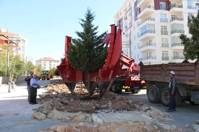Yol Genişletilmesi ve Kavşak Düzenlenmesi Çalışmalarına Devam Ediyor